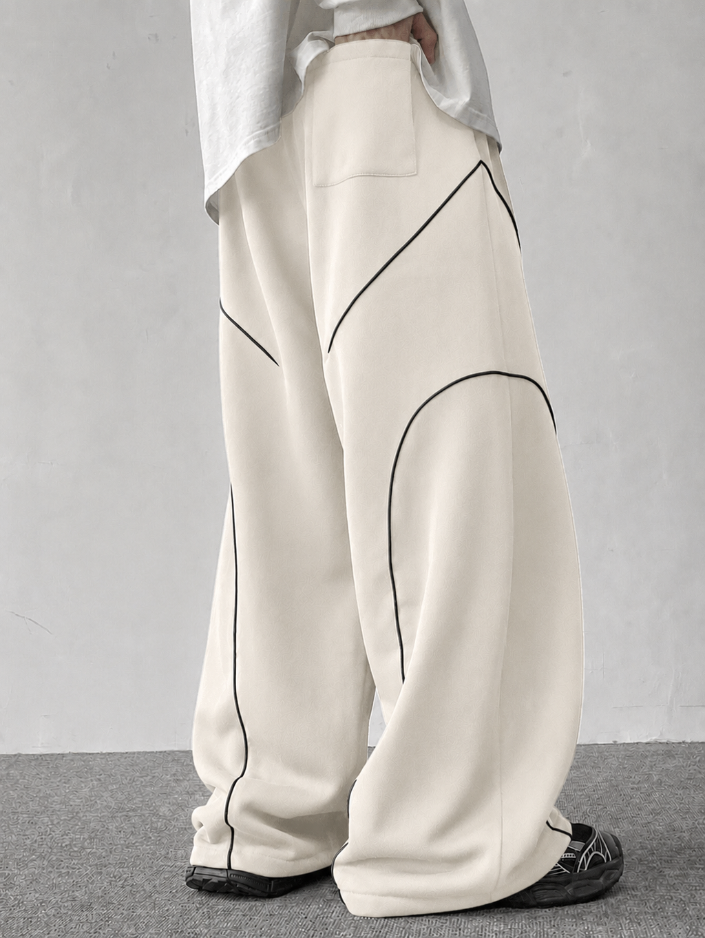 RIWYN Contrast Curve Baggy Joggers