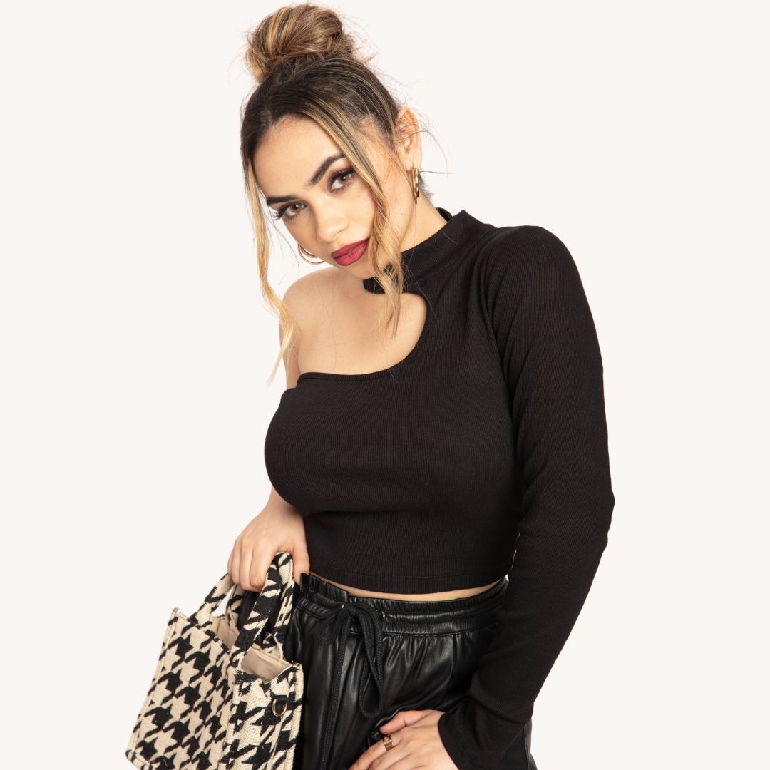 RǏWYÑ | Asymmetrical Neck One-Shoulder Top