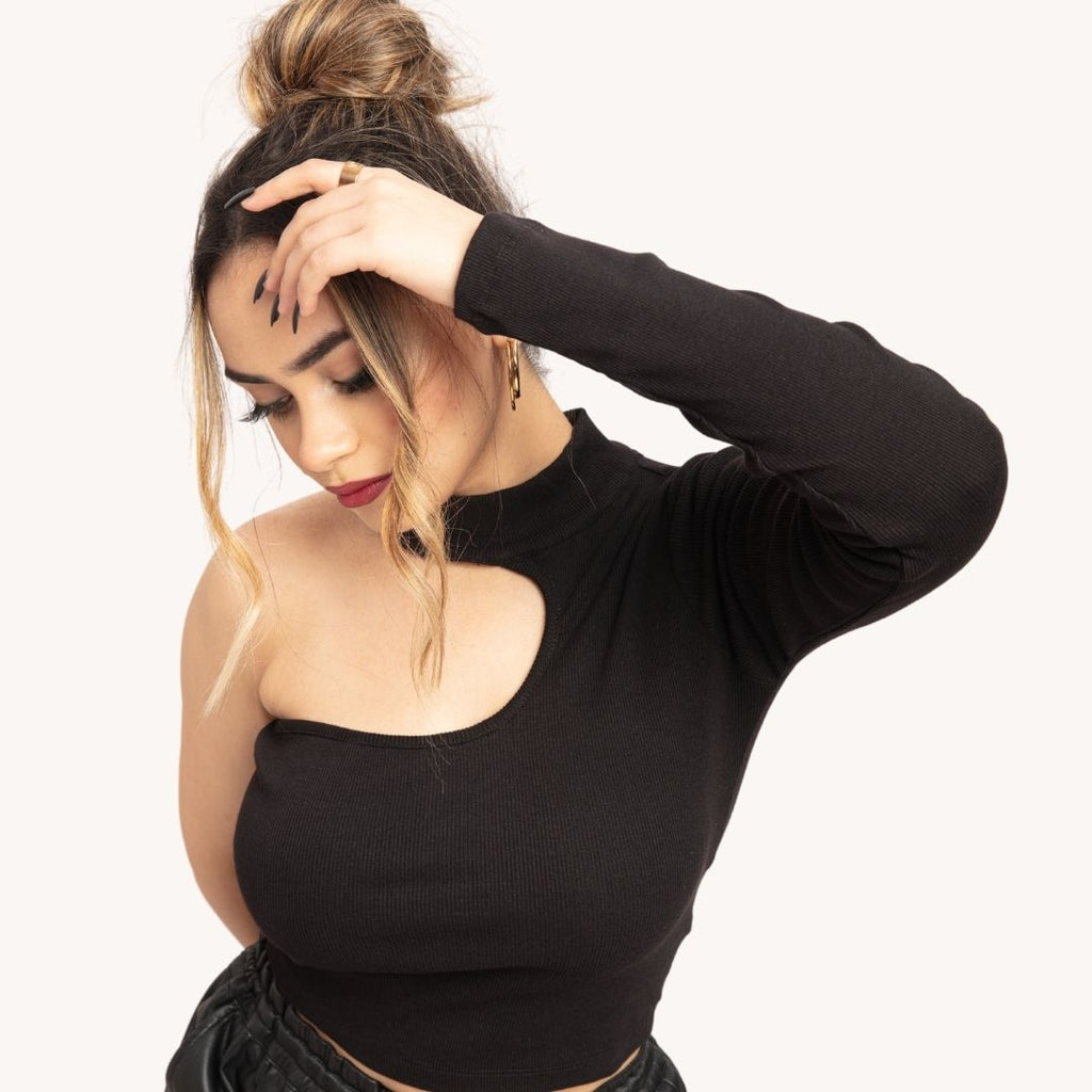 RǏWYÑ | Asymmetrical Neck One-Shoulder Top