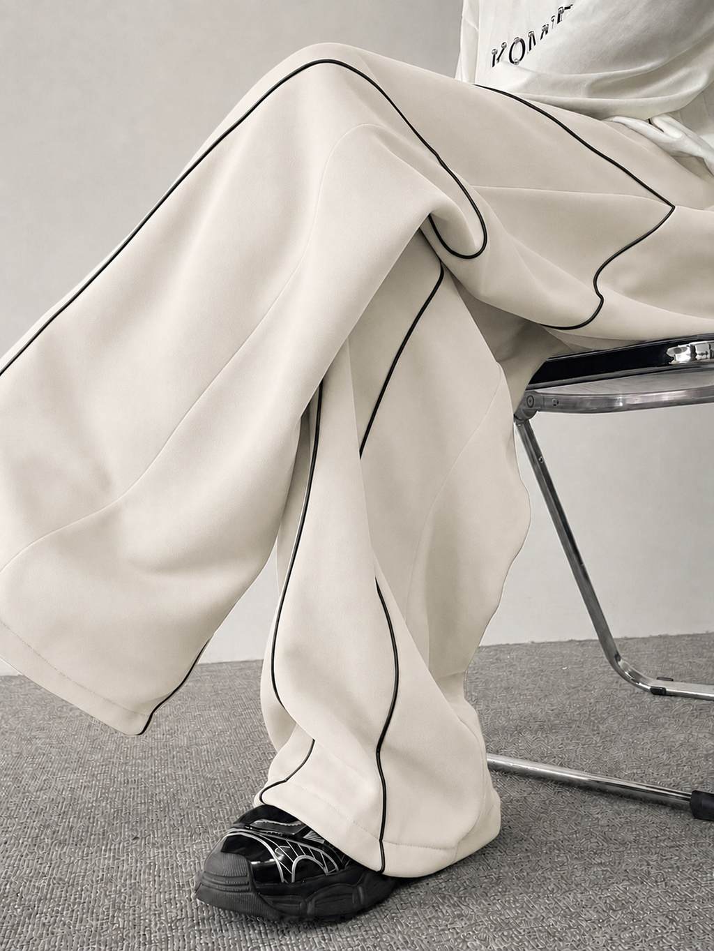 RIWYN Contrast Curve Baggy Joggers