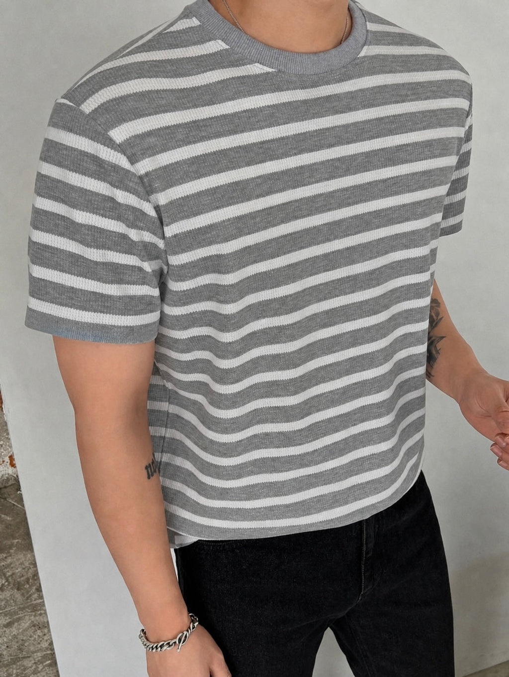 RIWYN Stripe Series Crew Neck Tshirt