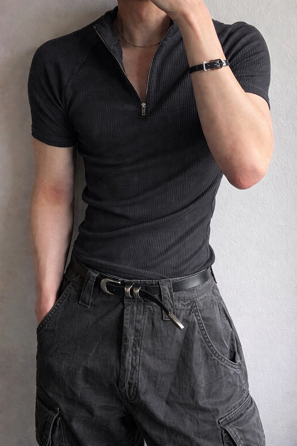 RIWYN Slim Rib Zipper High Neck T-Shirt