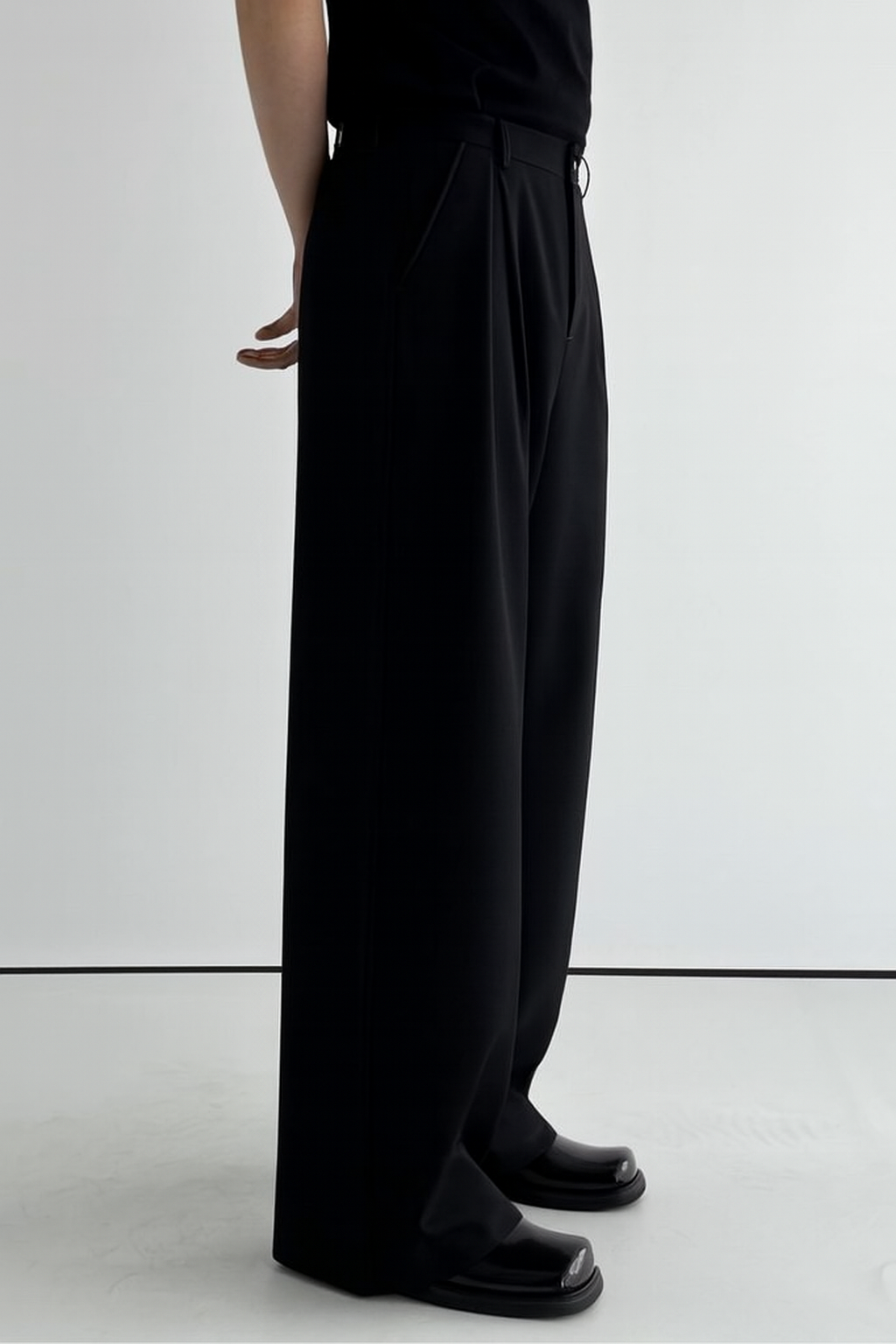 RIWYN Kyoto Pleats Relaxed Trousers