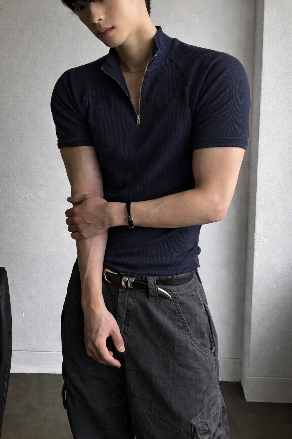 RIWYN Slim Rib Zipper High Neck T-Shirt
