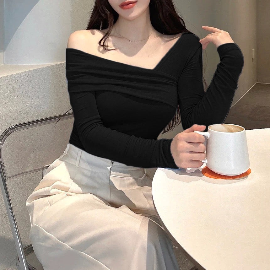 RǏWYÑ | Korean Way Overlpped Off-Shoulder Top
