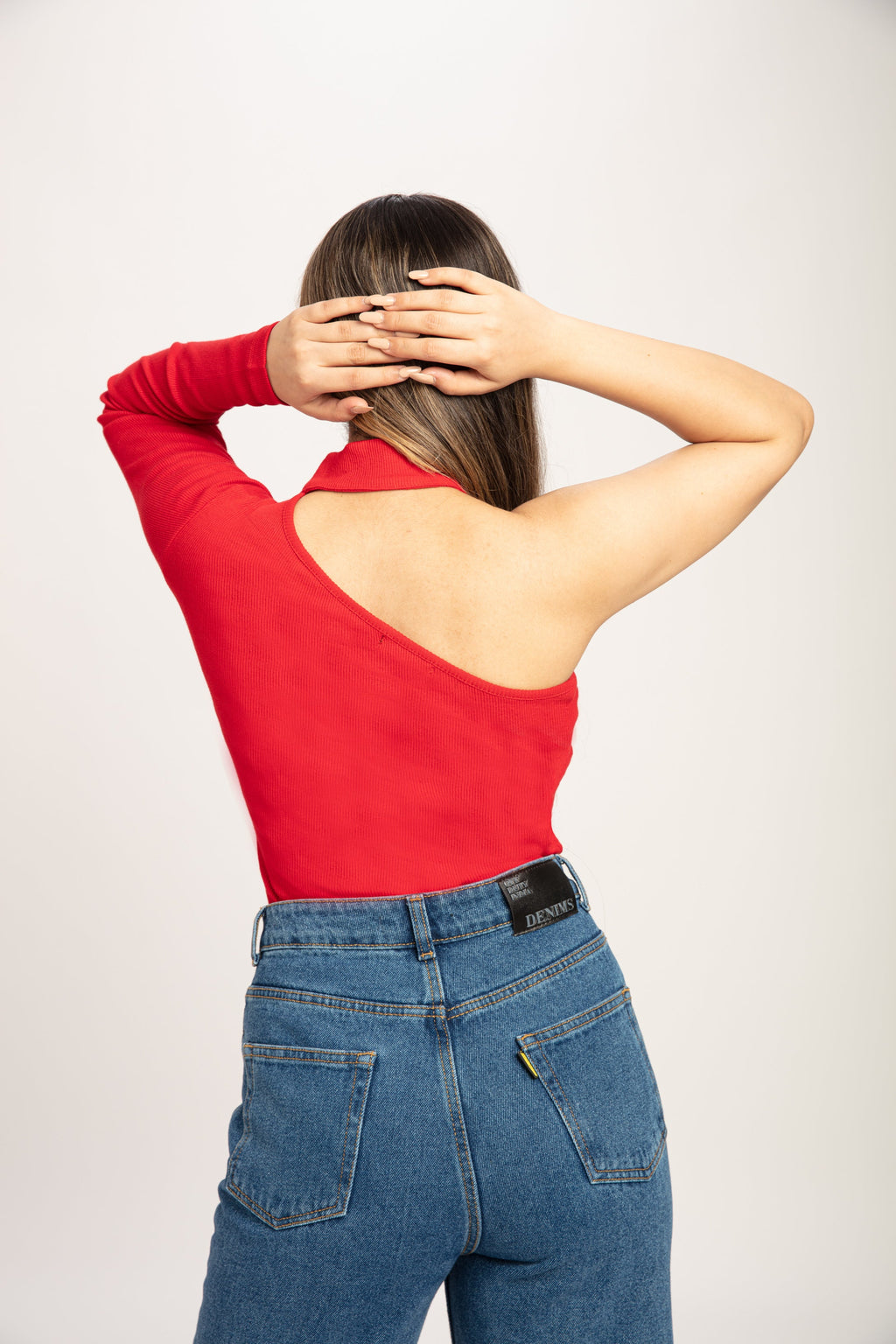 RǏWYÑ | Asymmetrical Neck One-Shoulder Top