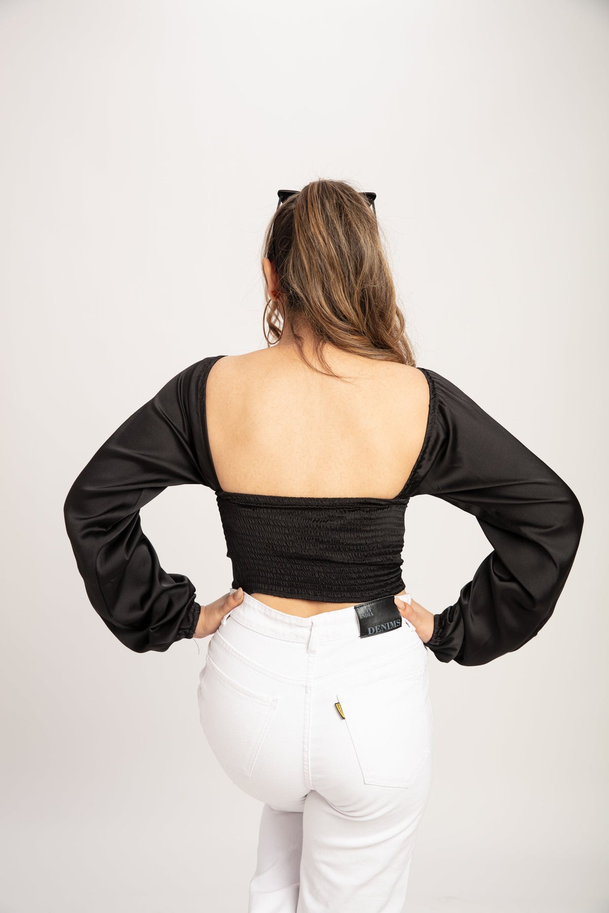 RǏWYÑ | Cowl Neck V Hem top