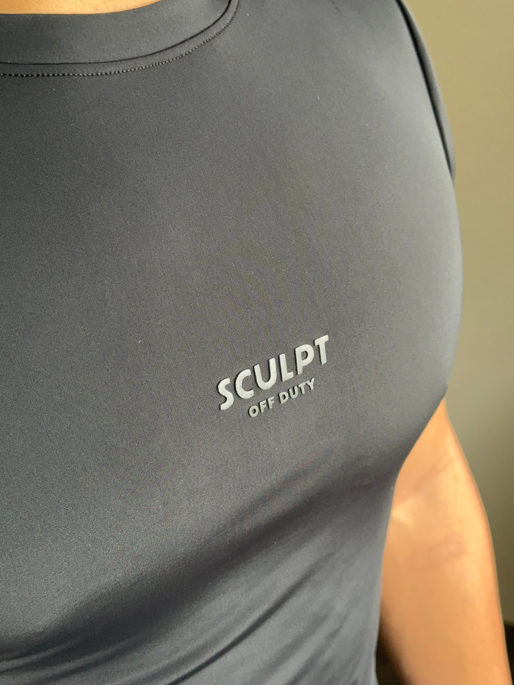 RIWYN Sculpt Fit Muscle Tee