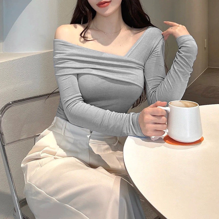 RǏWYÑ | Korean Way Overlpped Off-Shoulder Top