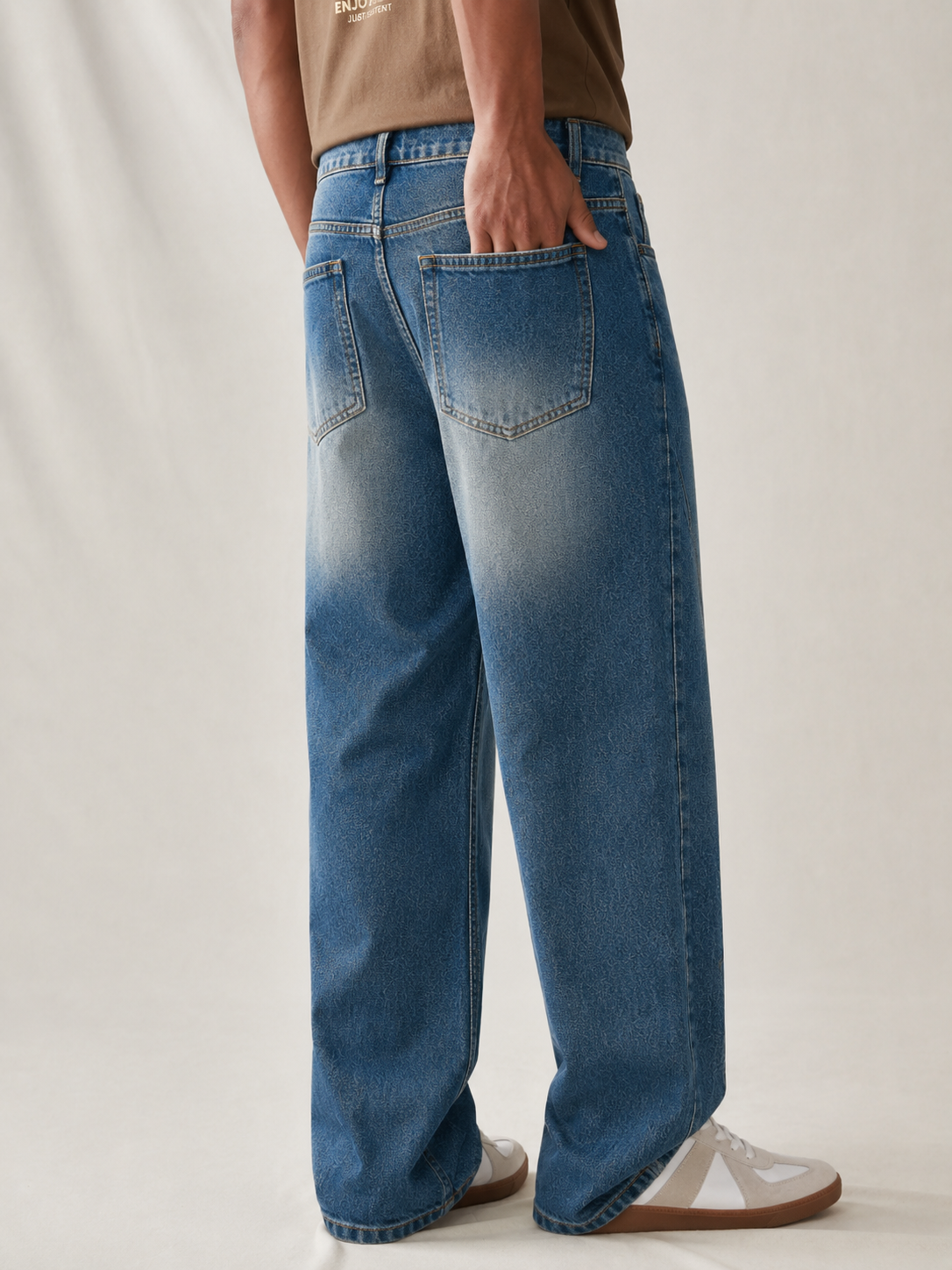 RIWYN Subtle Fade Blue Straight Fit Jeans
