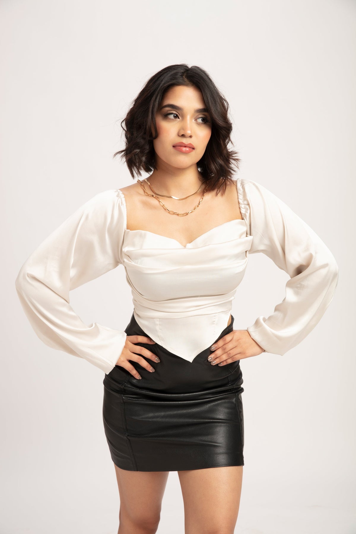 RǏWYÑ | Cowl Neck V Hem top