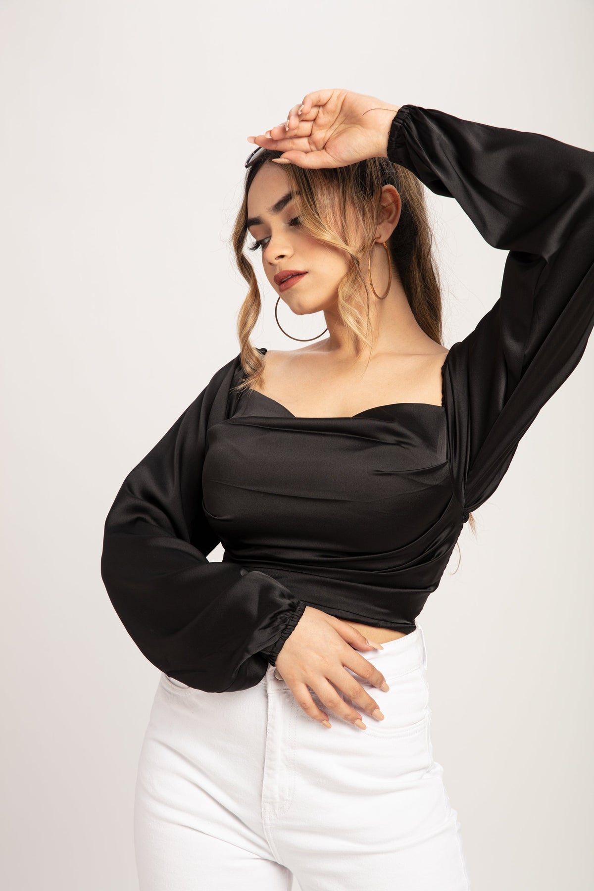 RǏWYÑ | Cowl Neck V Hem top