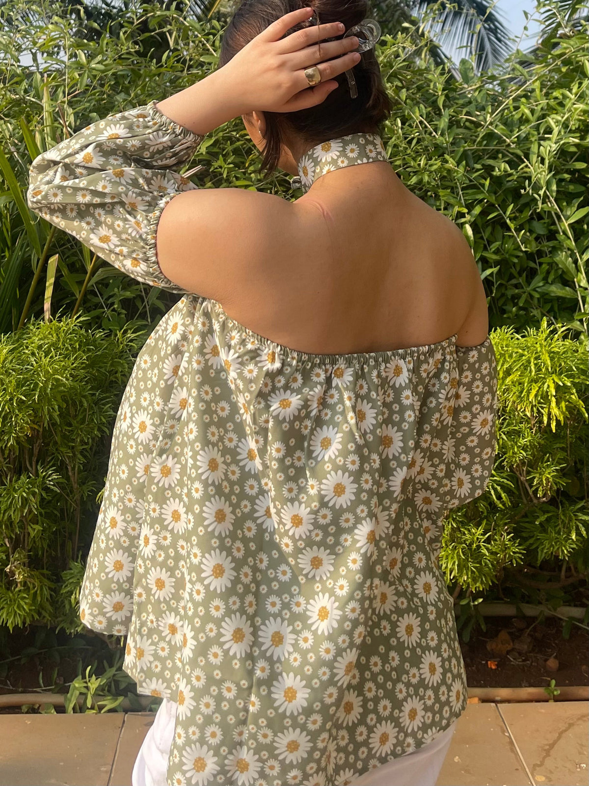 RǏWYÑ | Daisy Off-Shoulder Top with choker