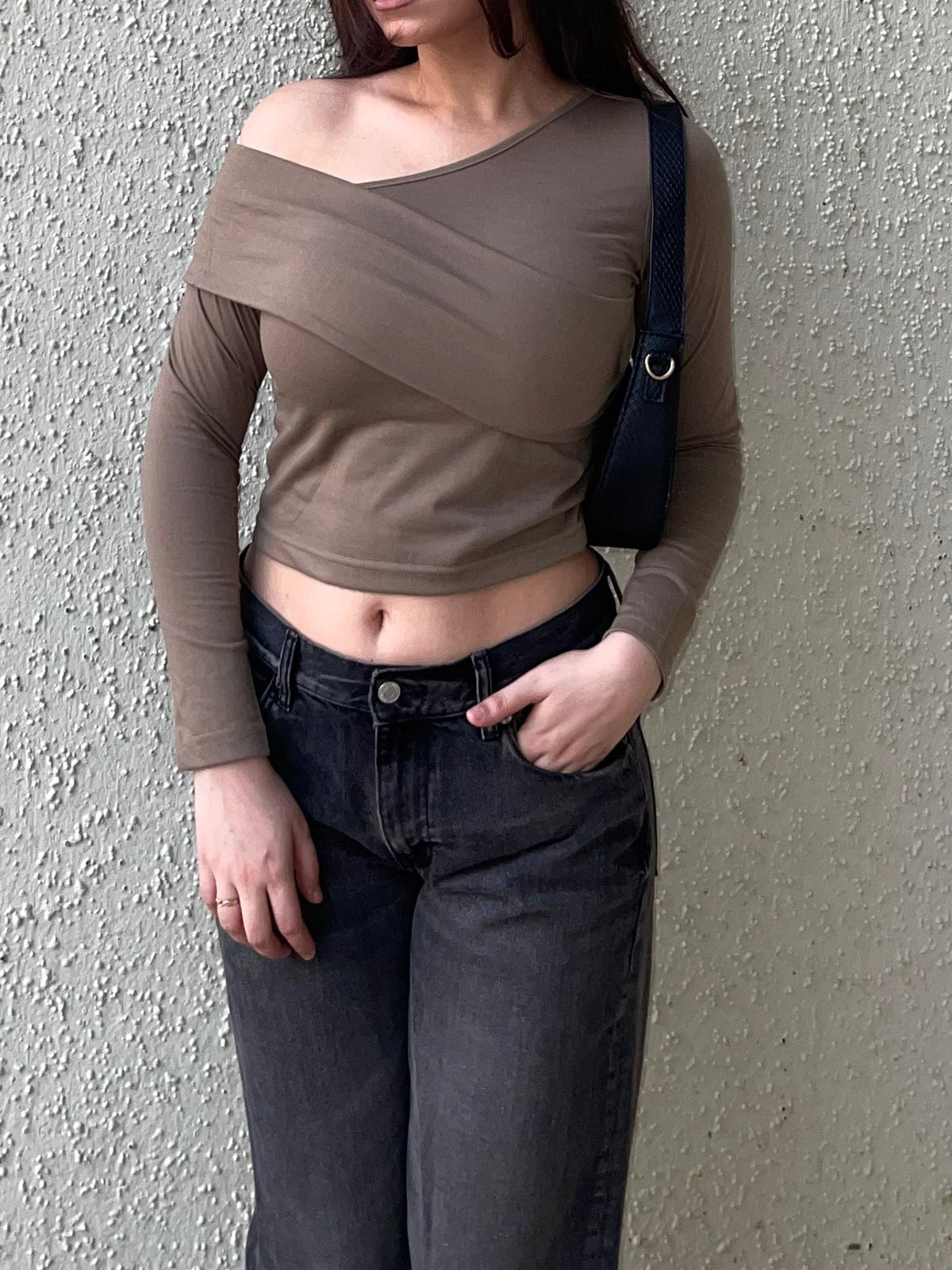 RǏWYÑ | Korean Way Overlpped Off-Shoulder Top