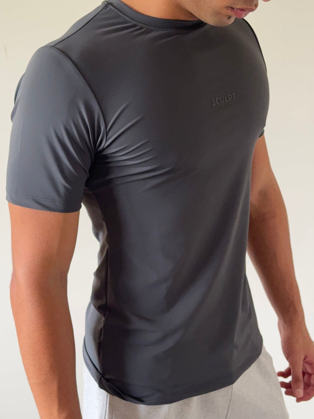 RIWYN Sculpt Fit Muscle Tee