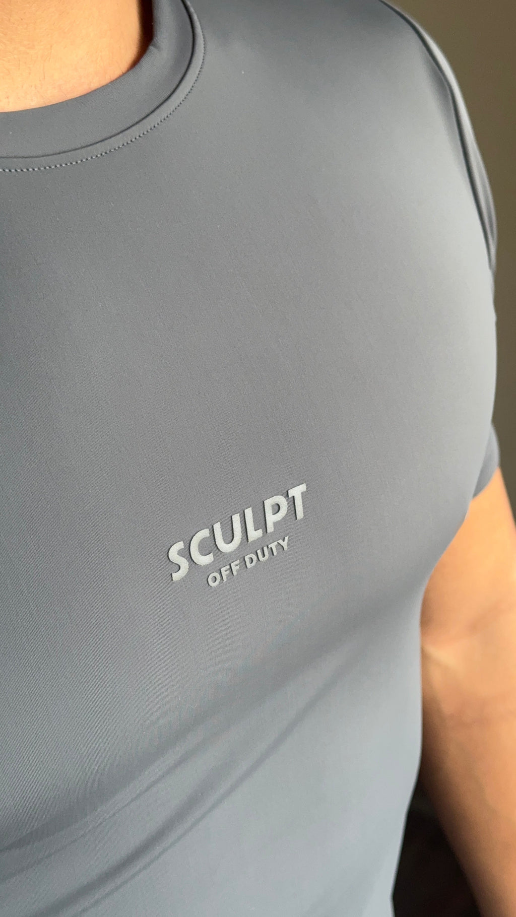 RIWYN Sculpt Fit Muscle Tee