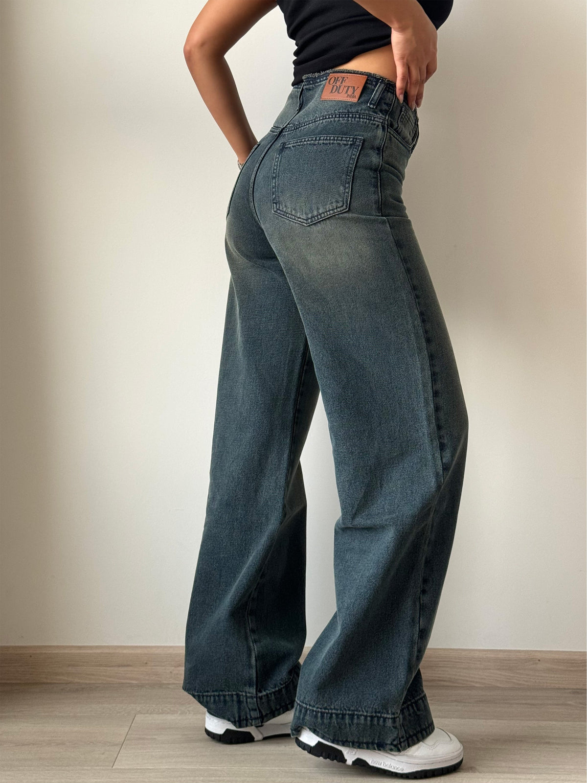 RǏWYÑ | Grunge Edge Double Button High-Waisted Denim