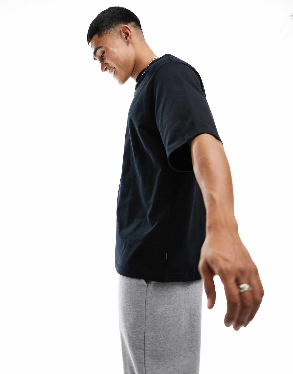 RIWYN The Essential Crew Tee