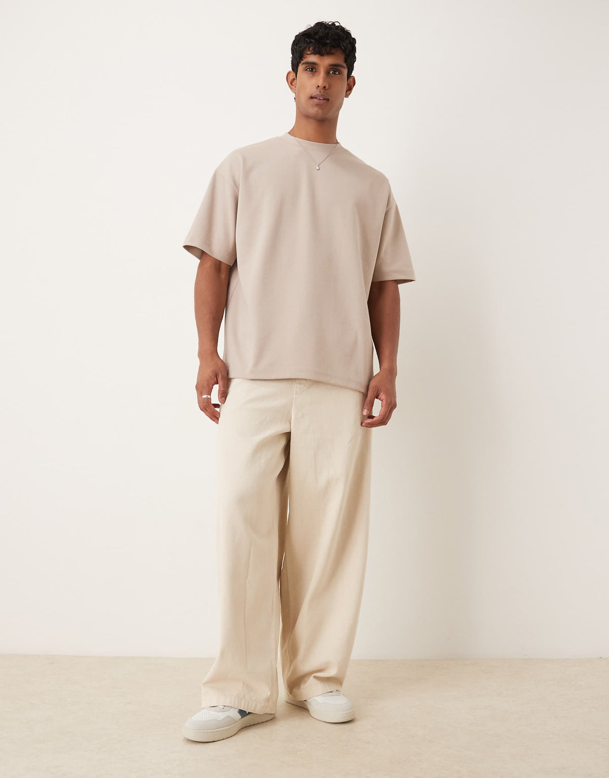 RIWYN The Essential Crew Tee