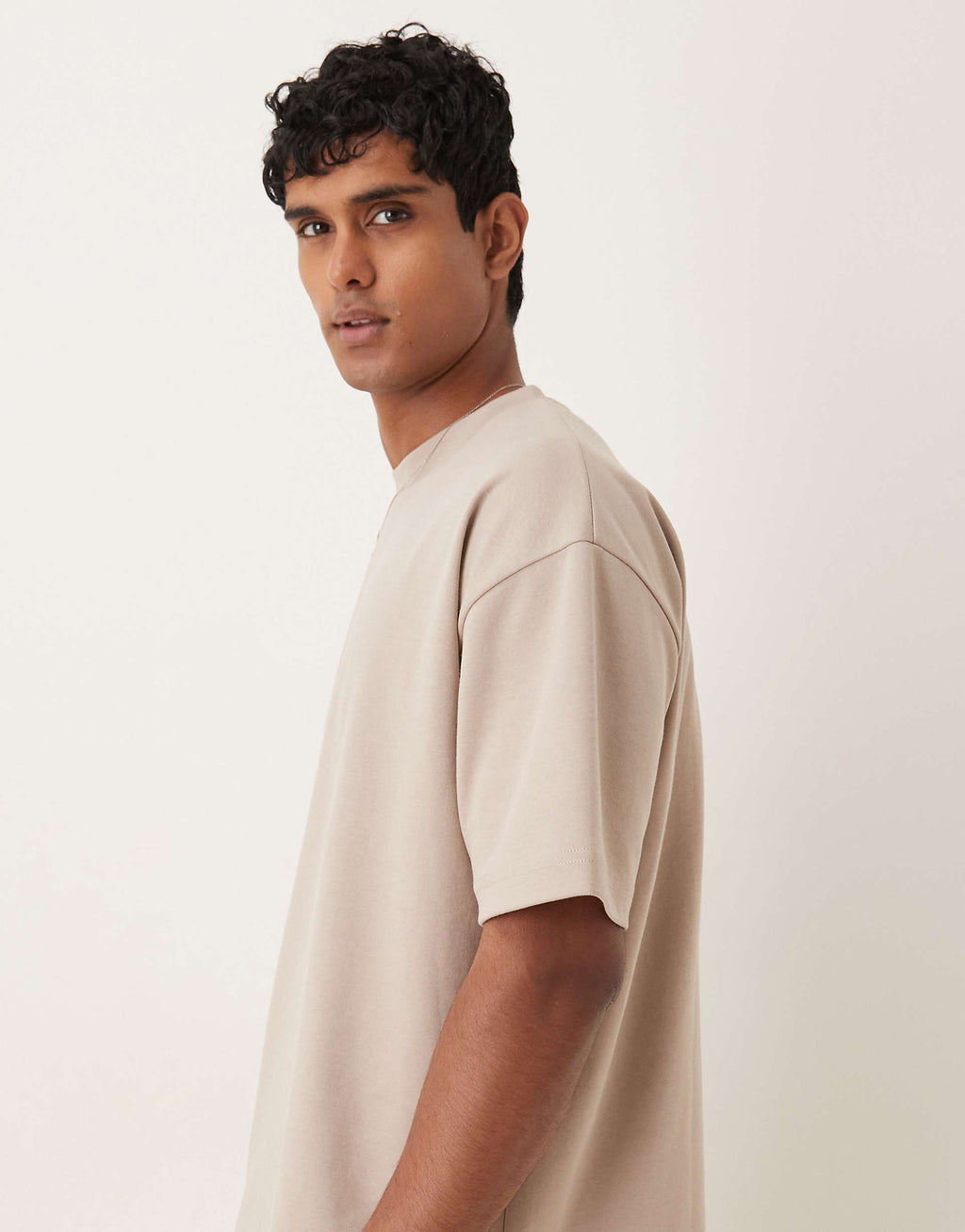 RIWYN The Essential Crew Tee