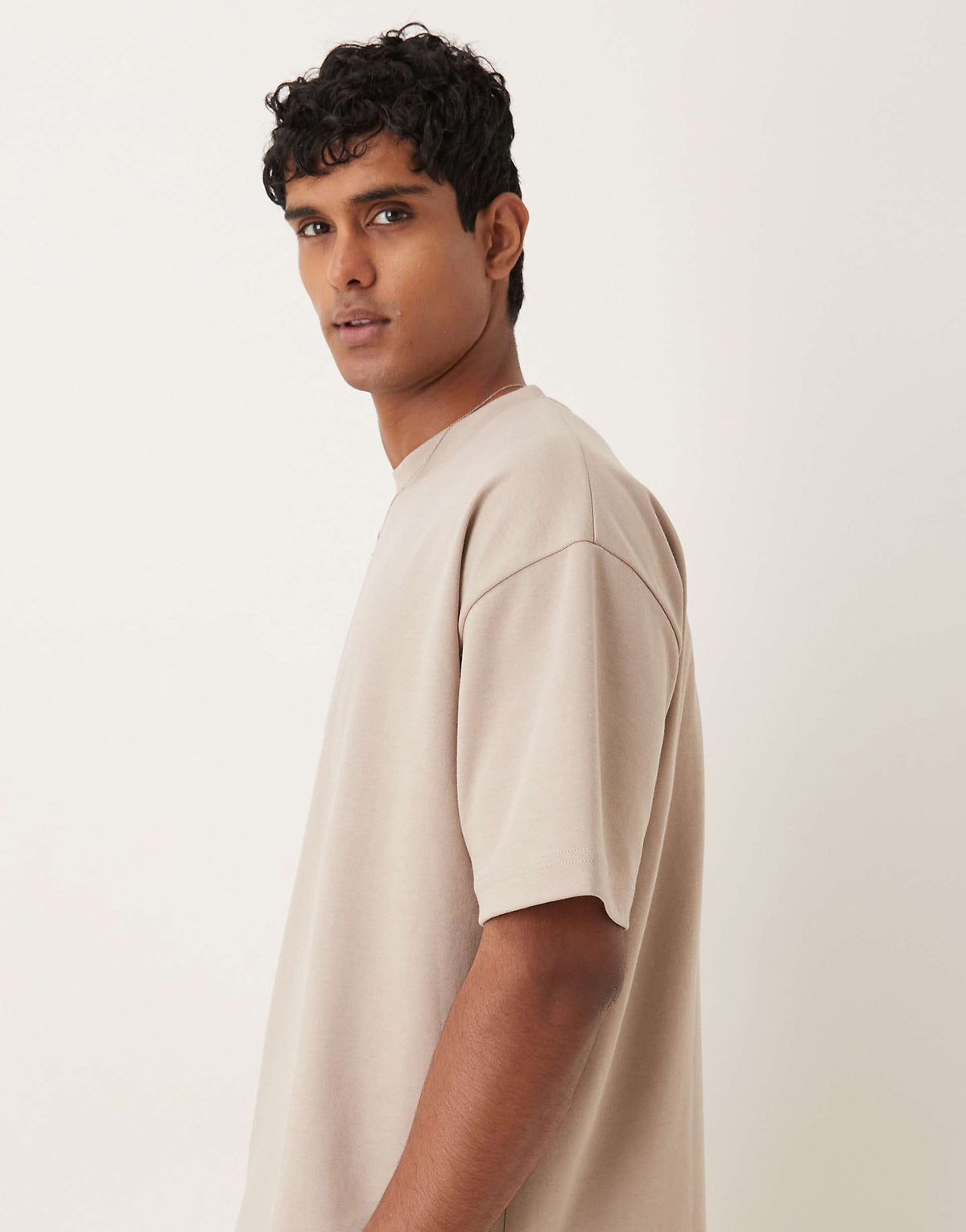 RIWYN The Essential Crew Tee