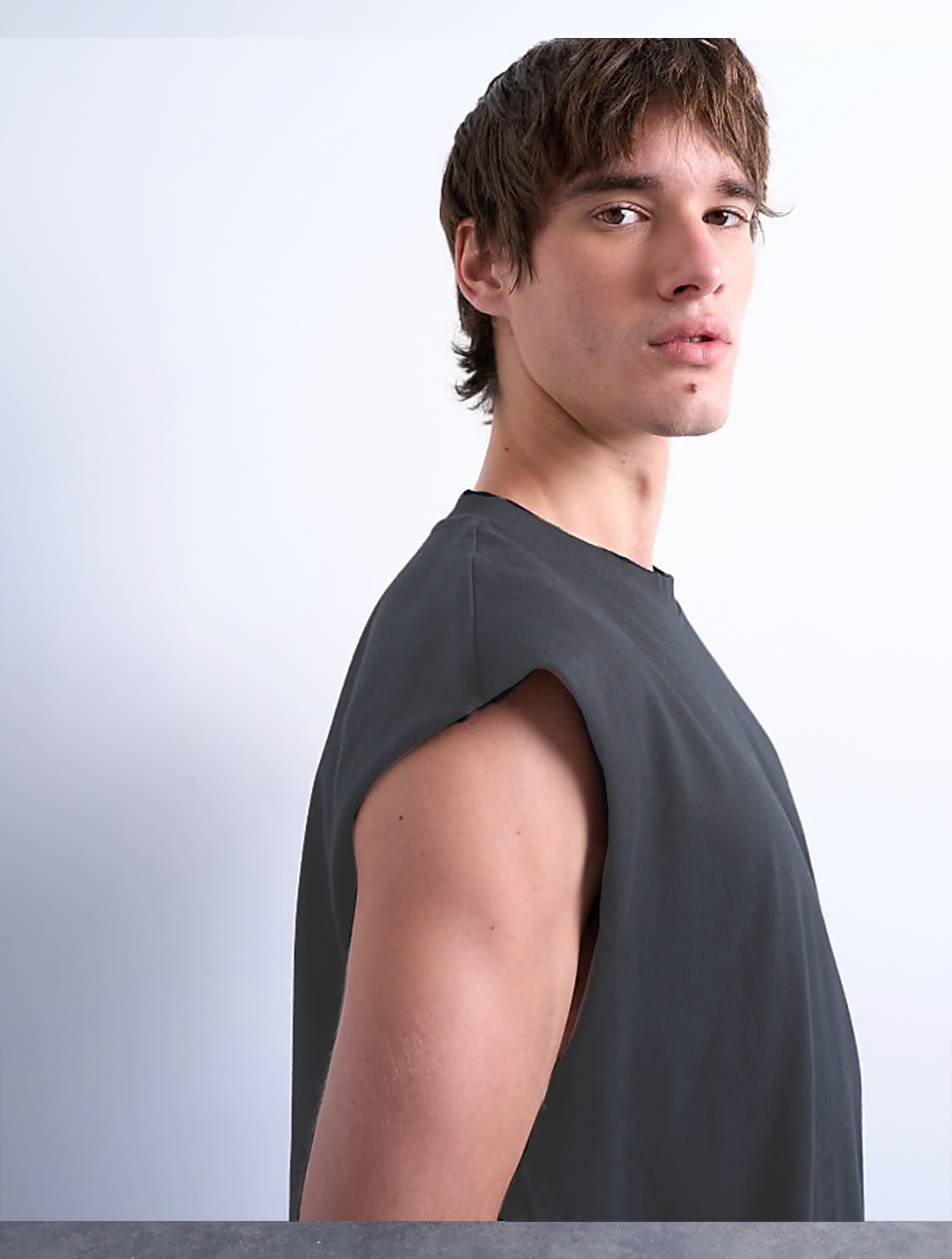 RIWYN Elevated Basic Vest Tee