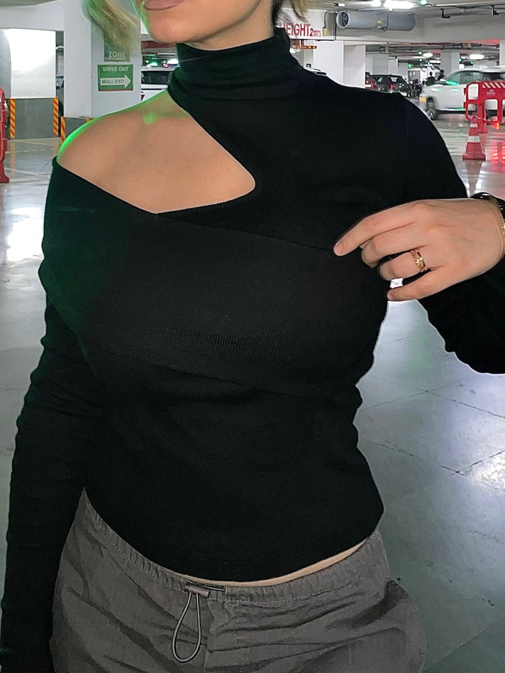 RǏWYÑ | Wrapped Shoulder High Neck Rib Top