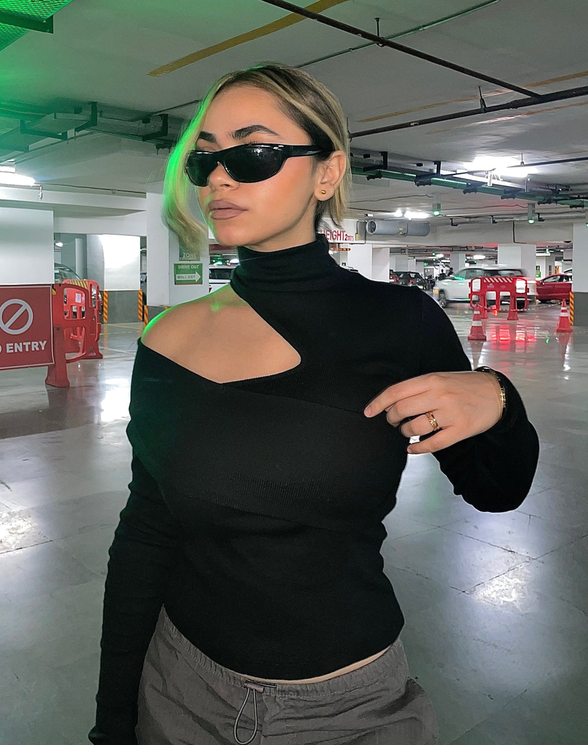 RǏWYÑ | Wrapped Shoulder High Neck Rib Top
