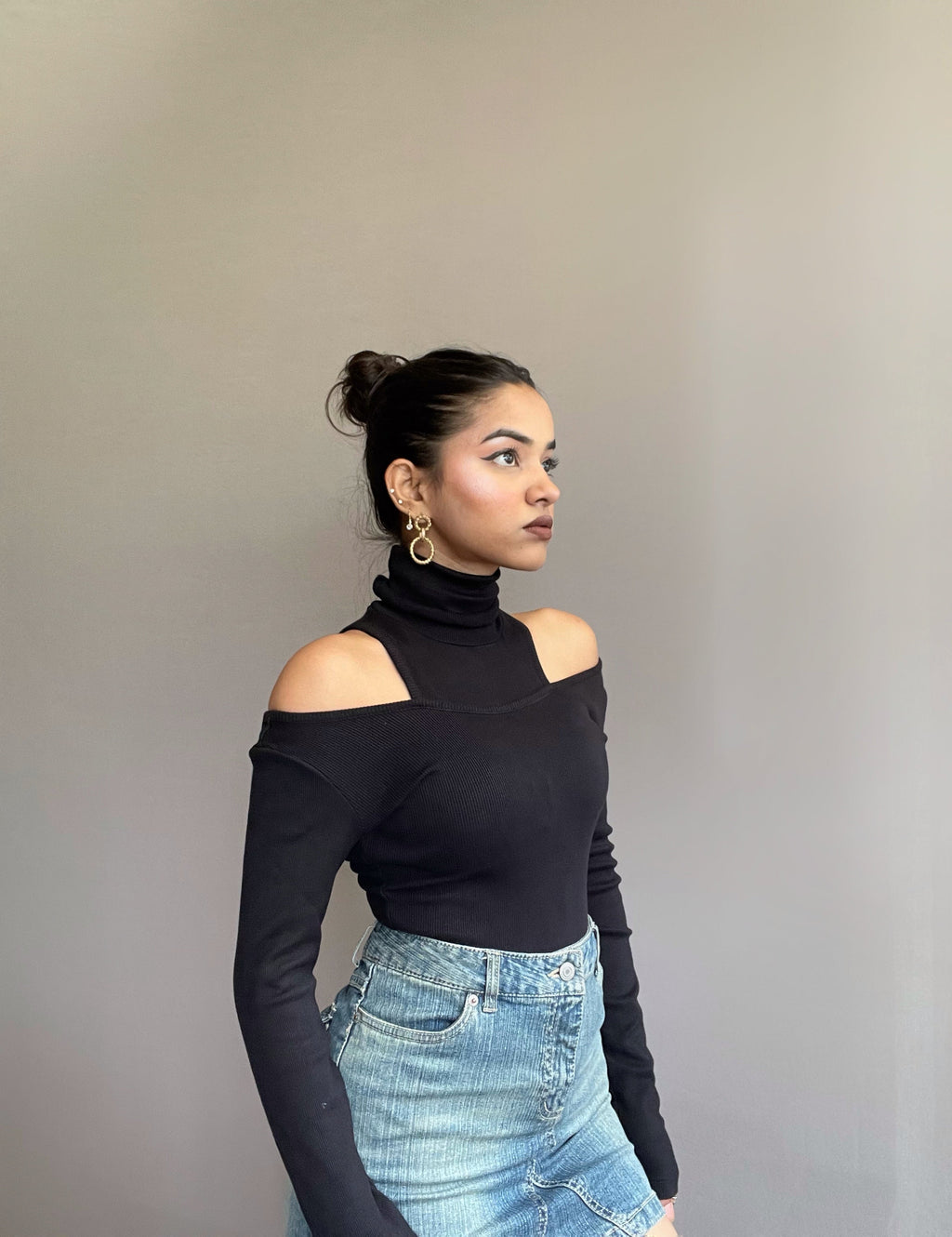 RǏWYÑ | Cut Detail Polo Neck Rib Black Top