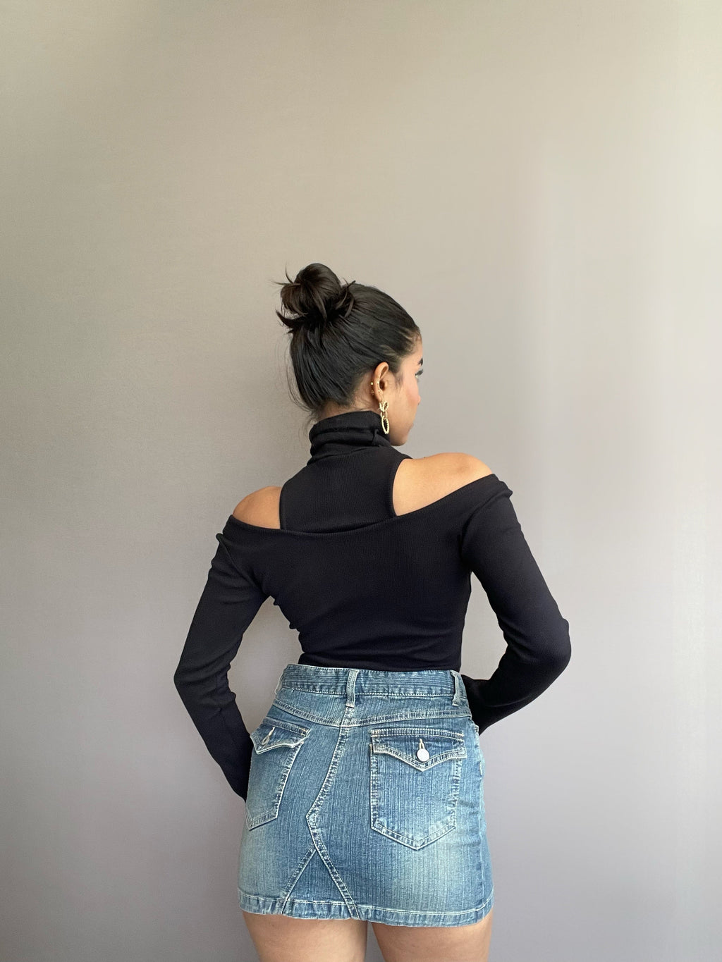 RǏWYÑ | Cut Detail Polo Neck Rib Black Top