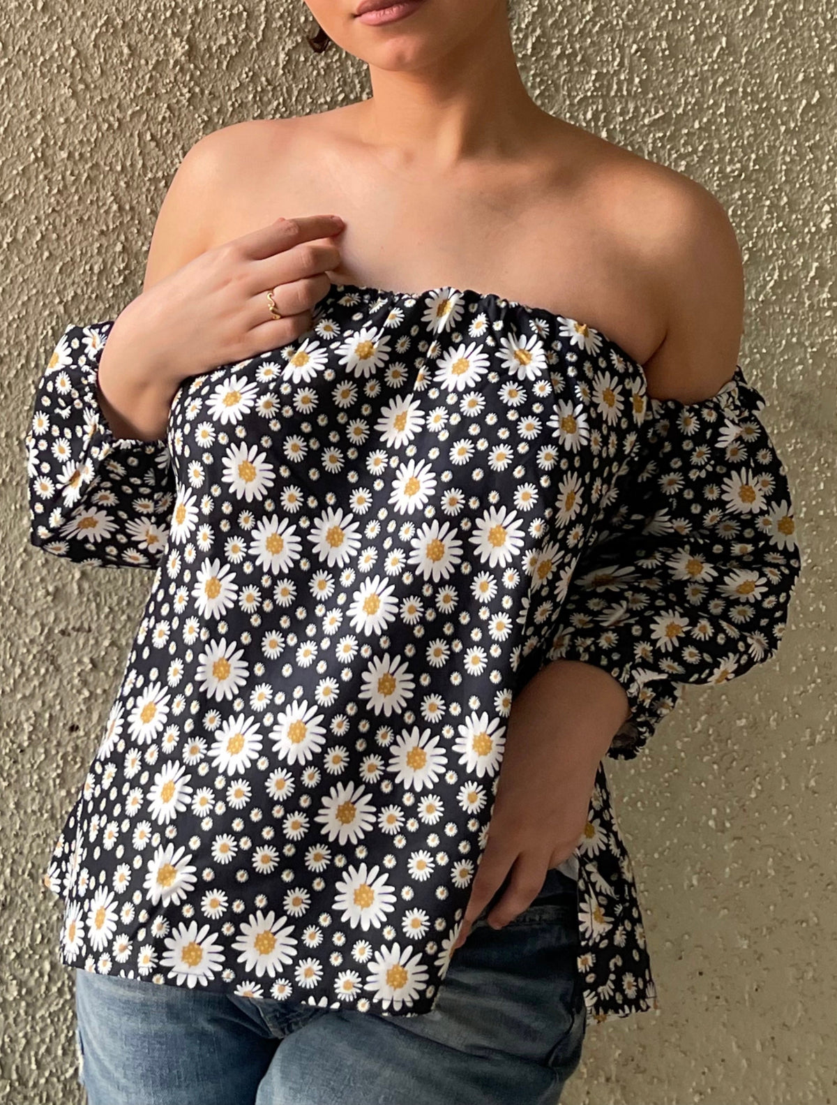 RǏWYÑ | Daisy Off-Shoulder Top with choker