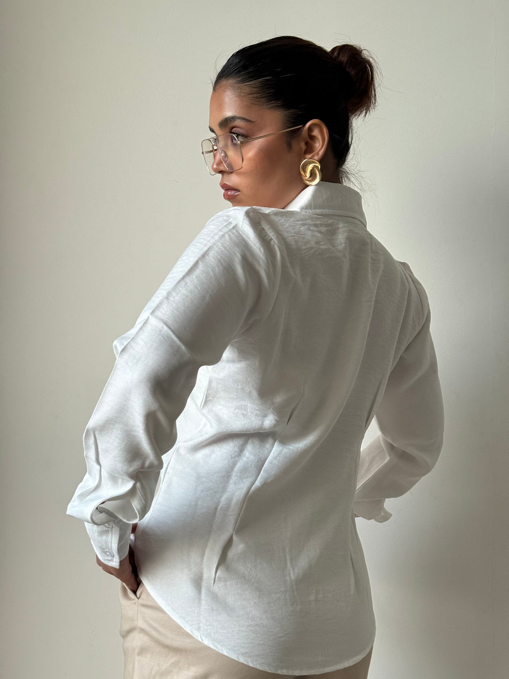 RǏWYÑ | Sculpted Waistline Classic Shirt