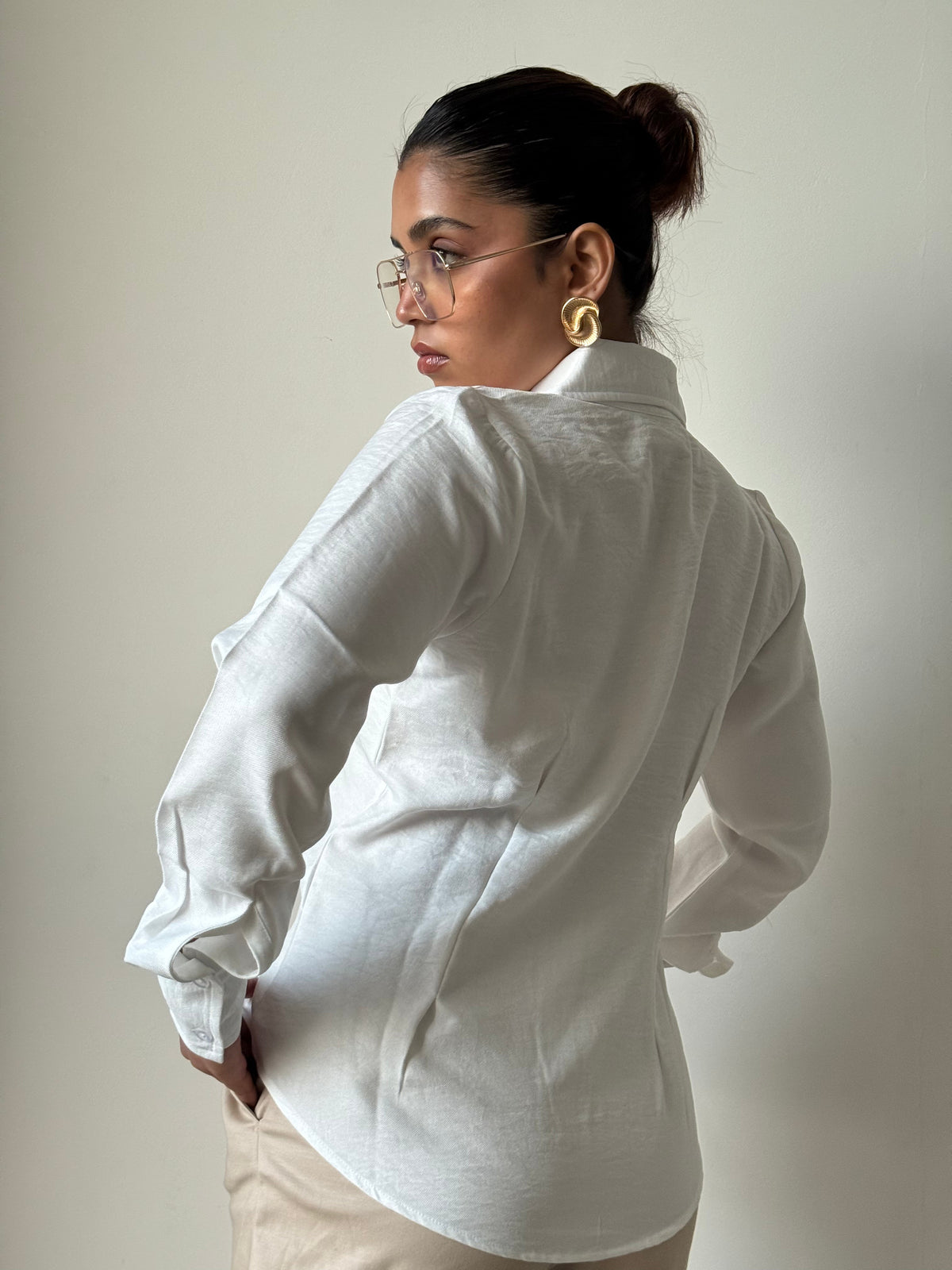 RǏWYÑ | Sculpted Waistline Classic Shirt