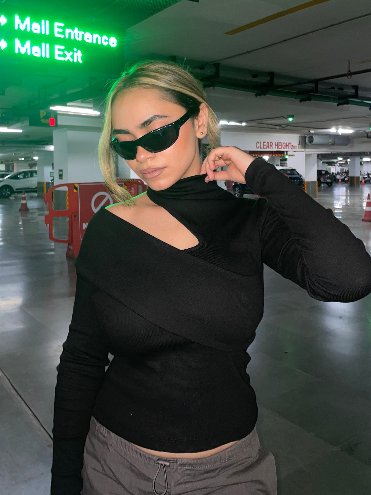 RǏWYÑ | Wrapped Shoulder High Neck Rib Top