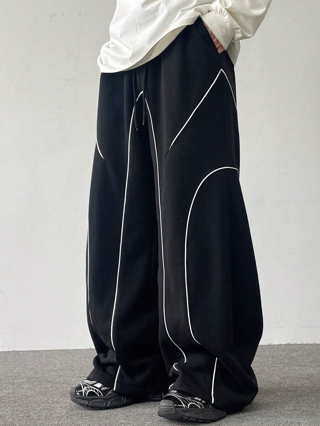 RIWYN Contrast Curve Baggy Joggers