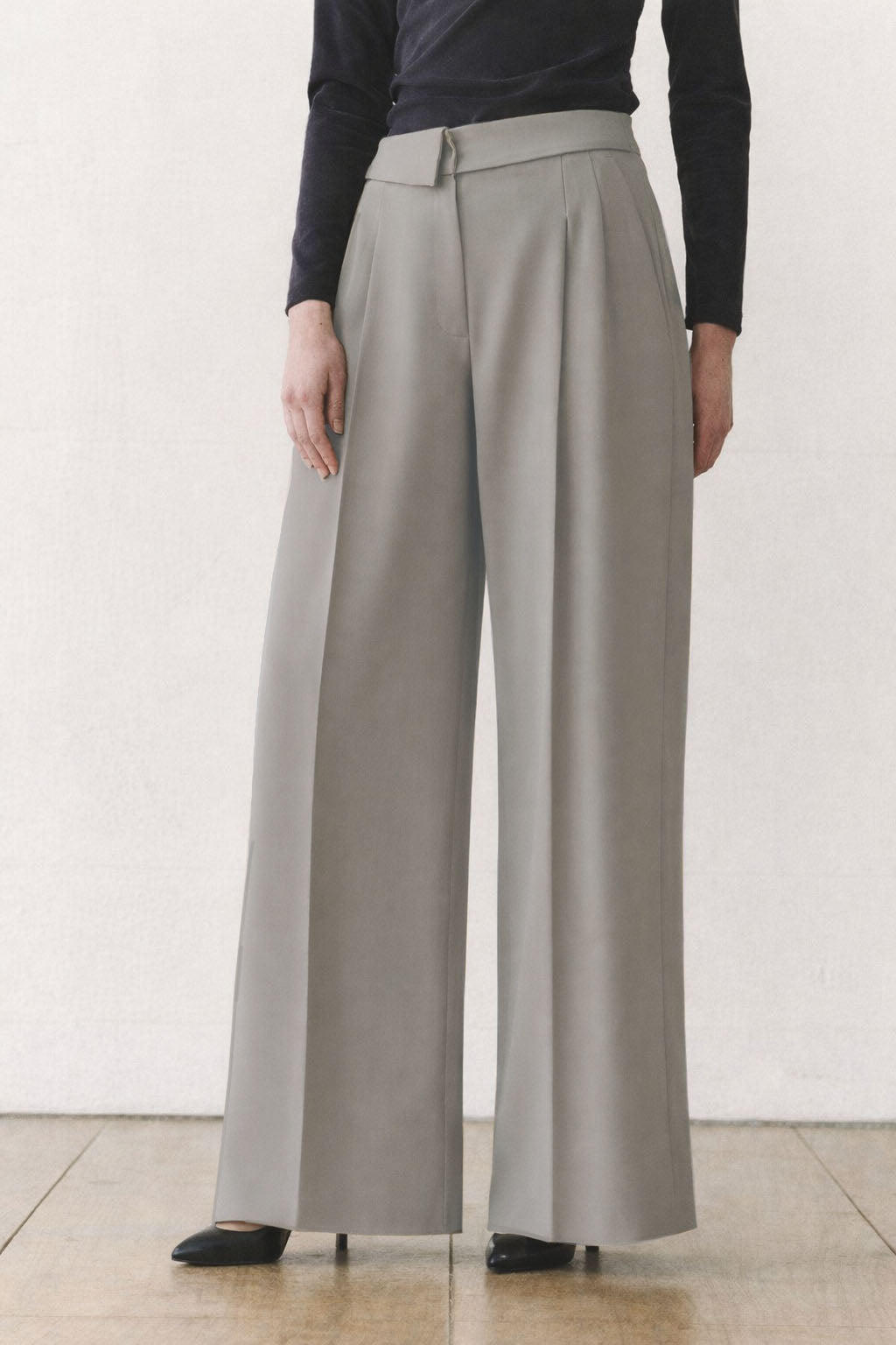 RǏWYÑ | Clean Collar Waist Pleated Trousers