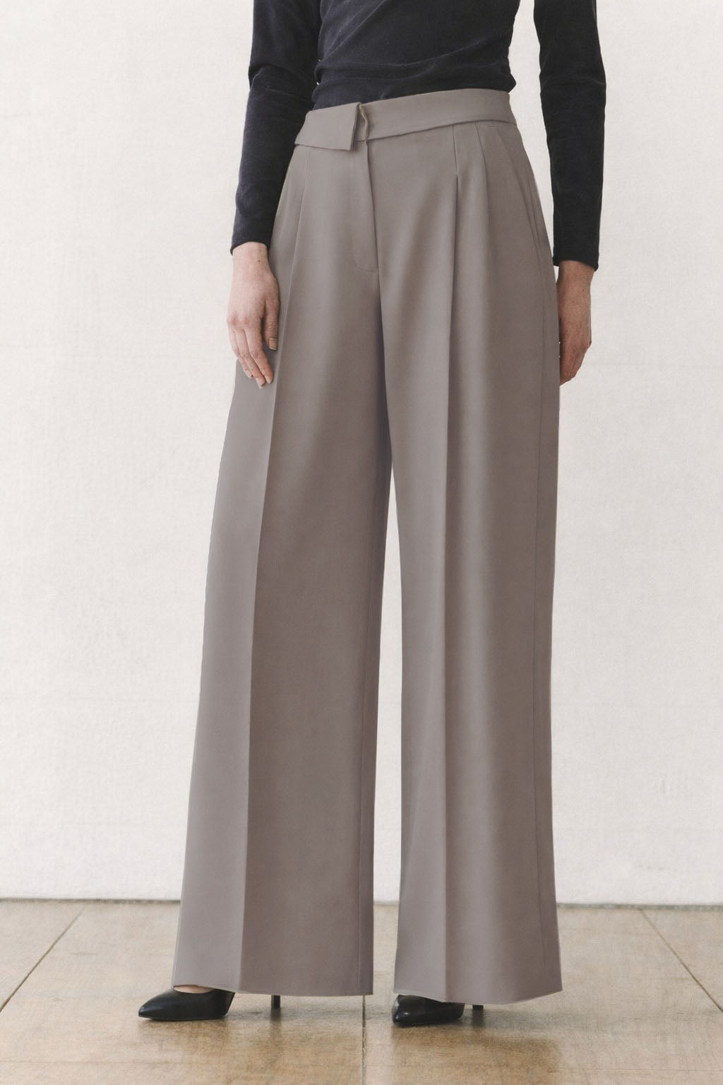 RǏWYÑ | Clean Collar Waist Pleated Trousers