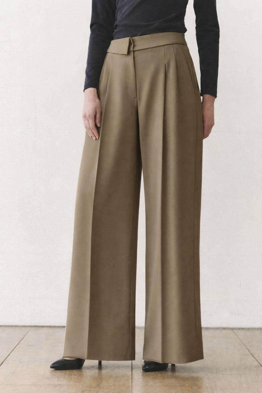 RǏWYÑ | Clean Collar Waist Pleated Trousers