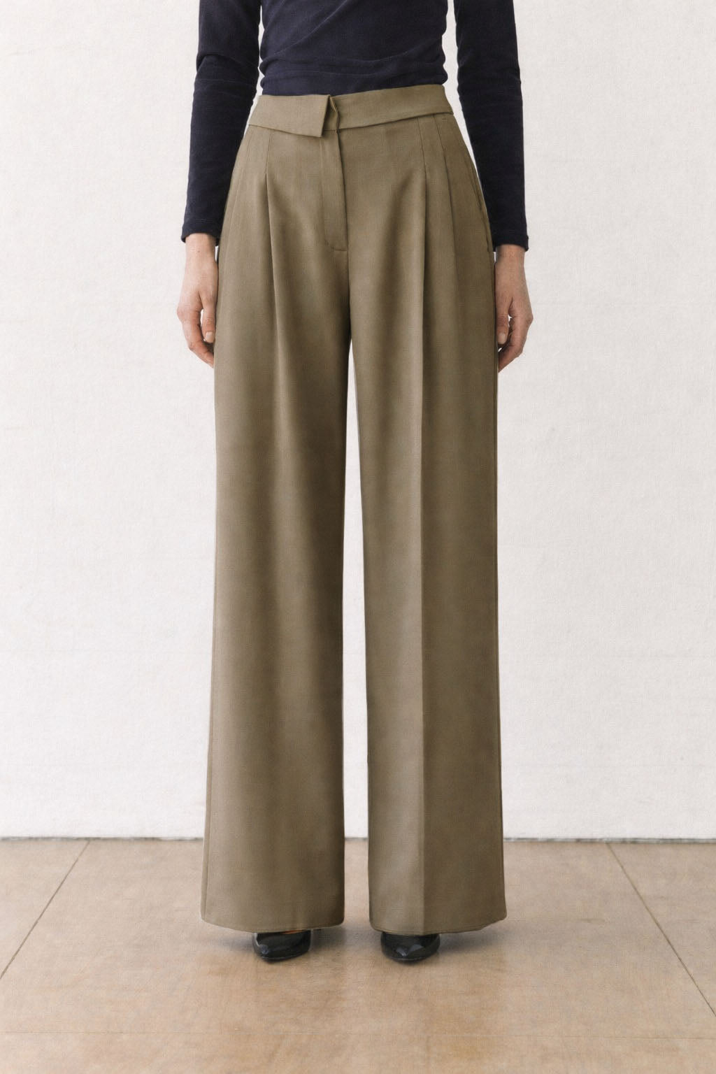 RǏWYÑ | Clean Collar Waist Pleated Trousers