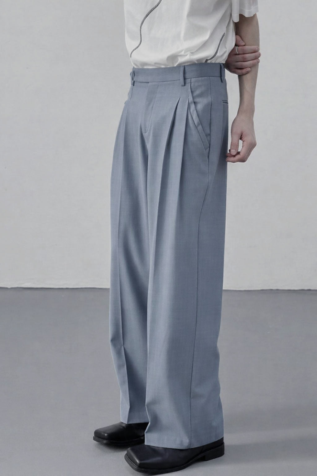 RIWYN Spanish Cut Pleated Pants