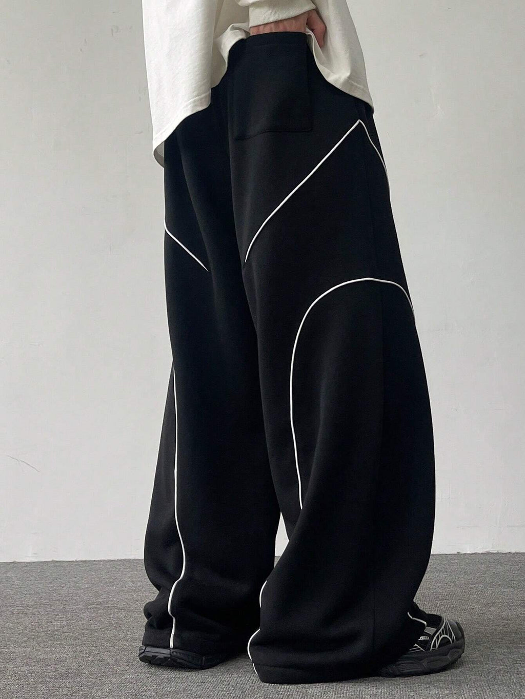 RIWYN Contrast Curve Baggy Joggers