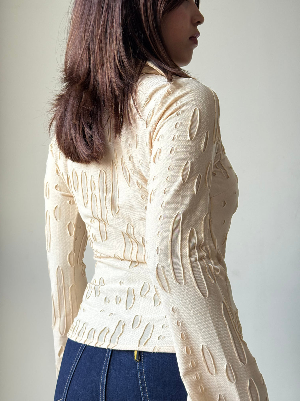 RǏWYÑ | Distressed Fitted Flare Sleeve Shirt