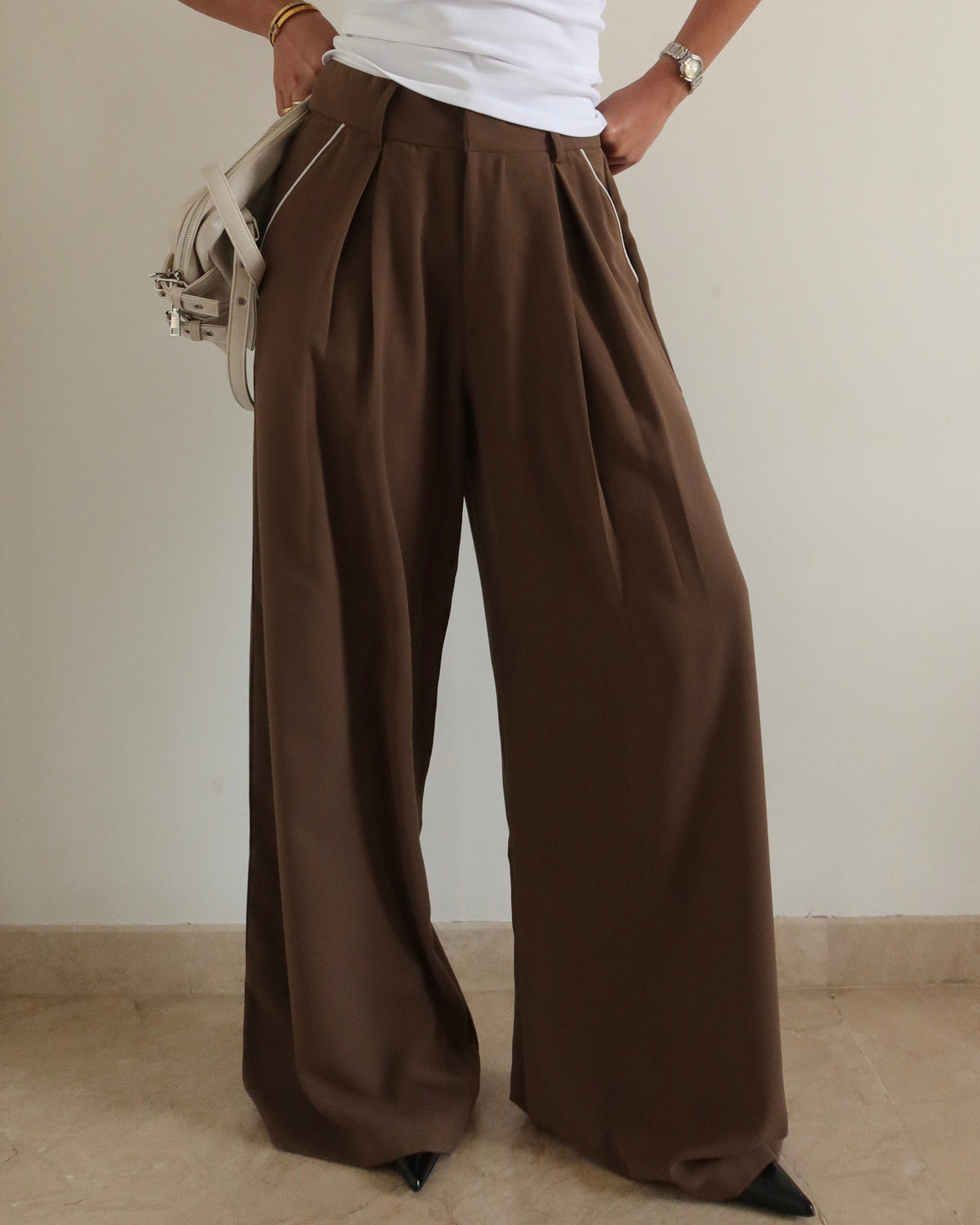 RǏWYÑ | Outline Pleats Pants