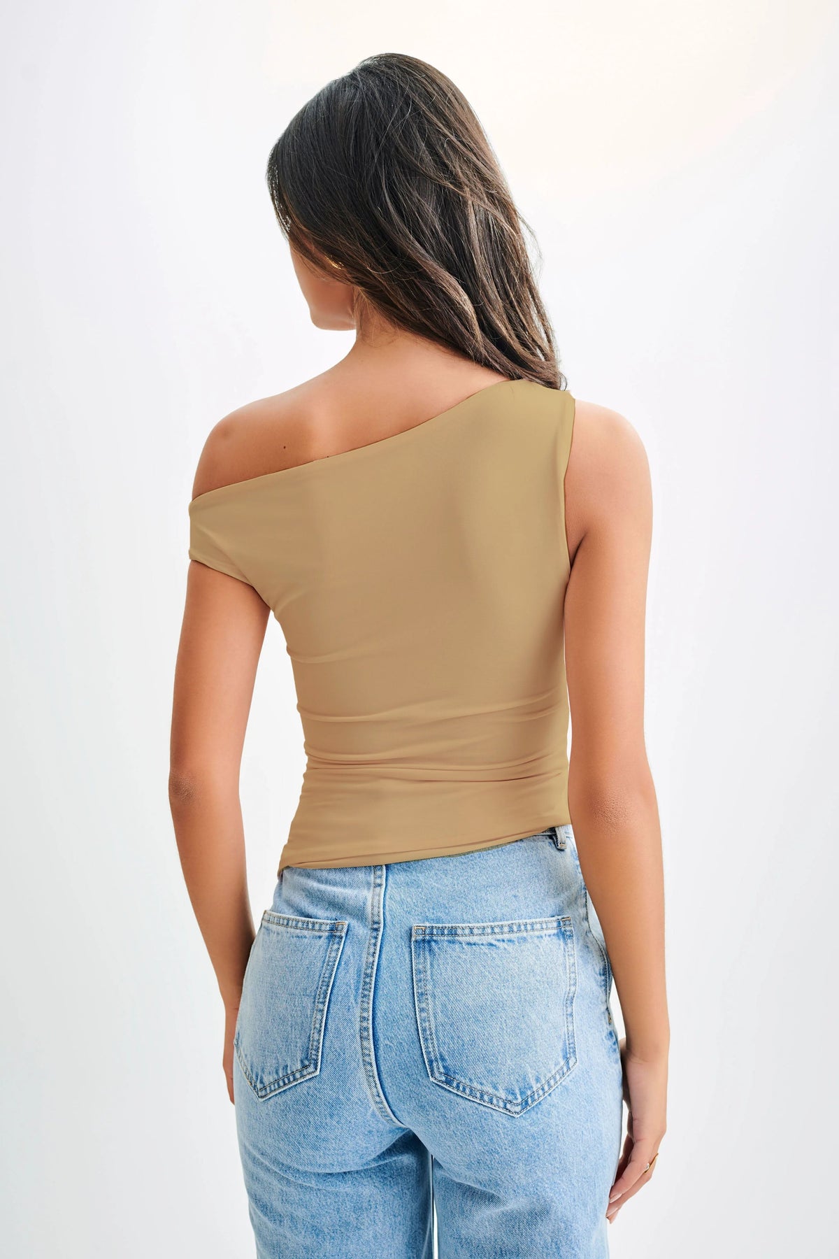 RǏWYÑ | Contemporary Elegance Ruched Top