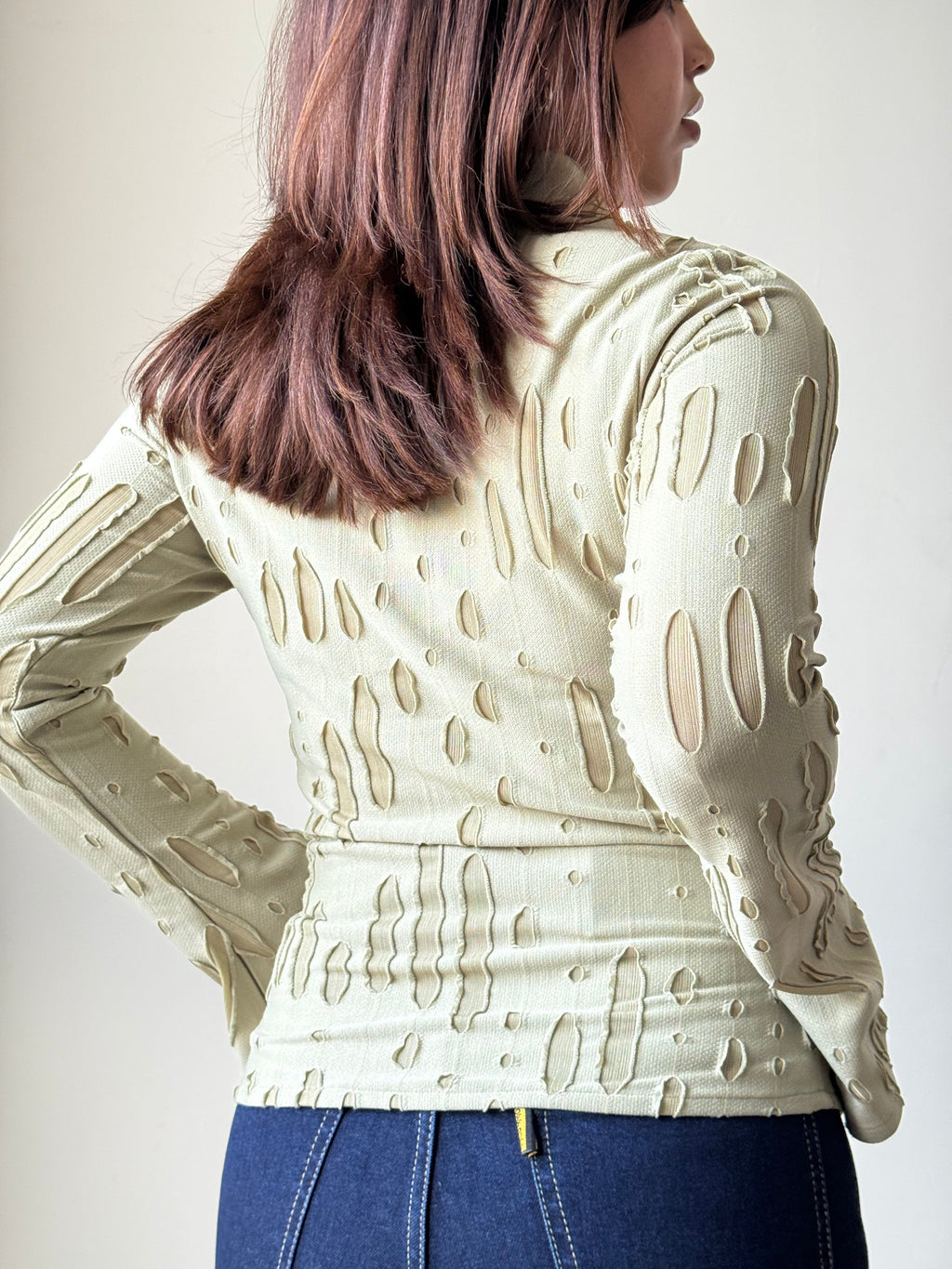 RǏWYÑ | Distressed Fitted Flare Sleeve Shirt