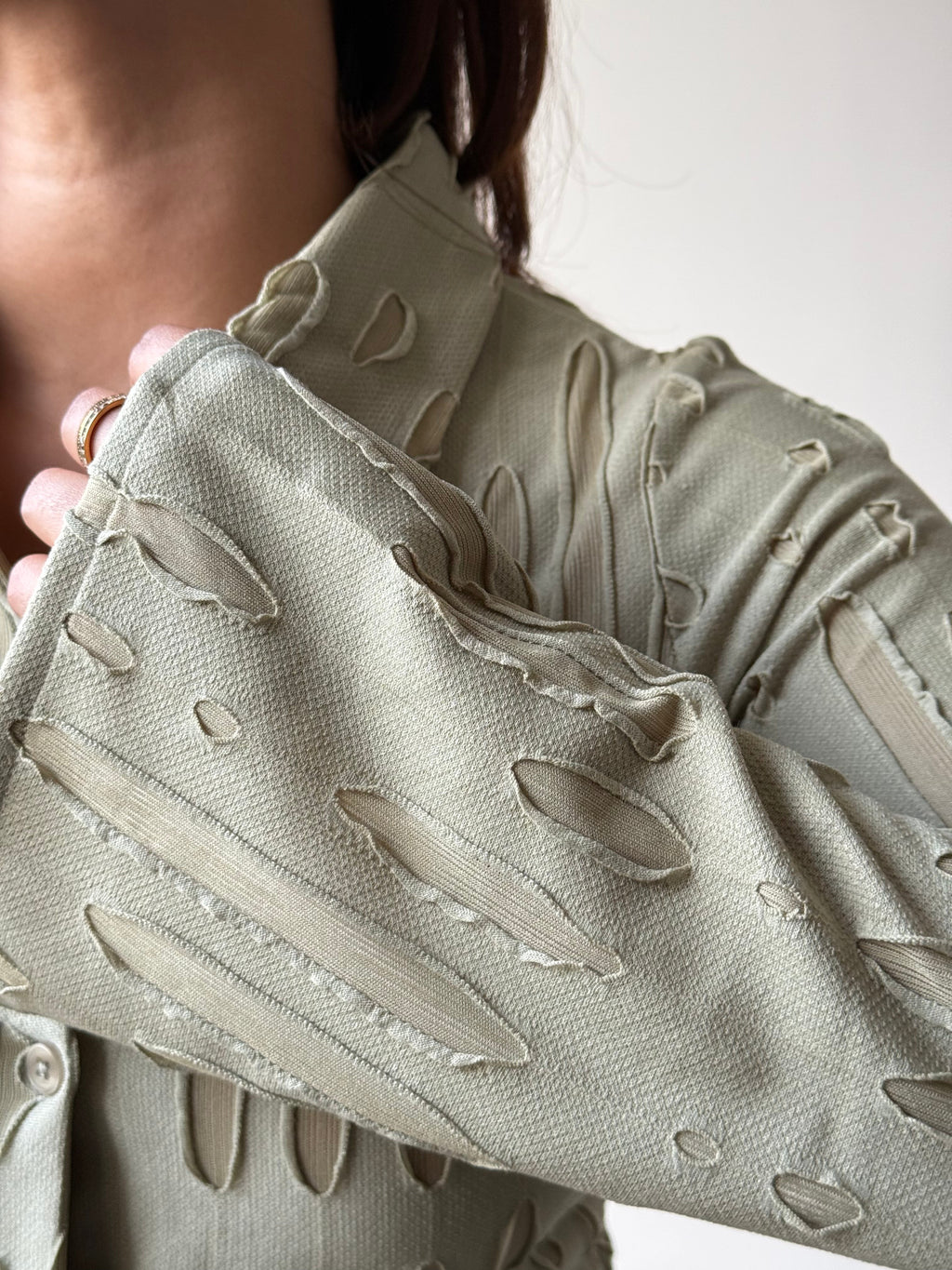 RǏWYÑ | Distressed Fitted Flare Sleeve Shirt