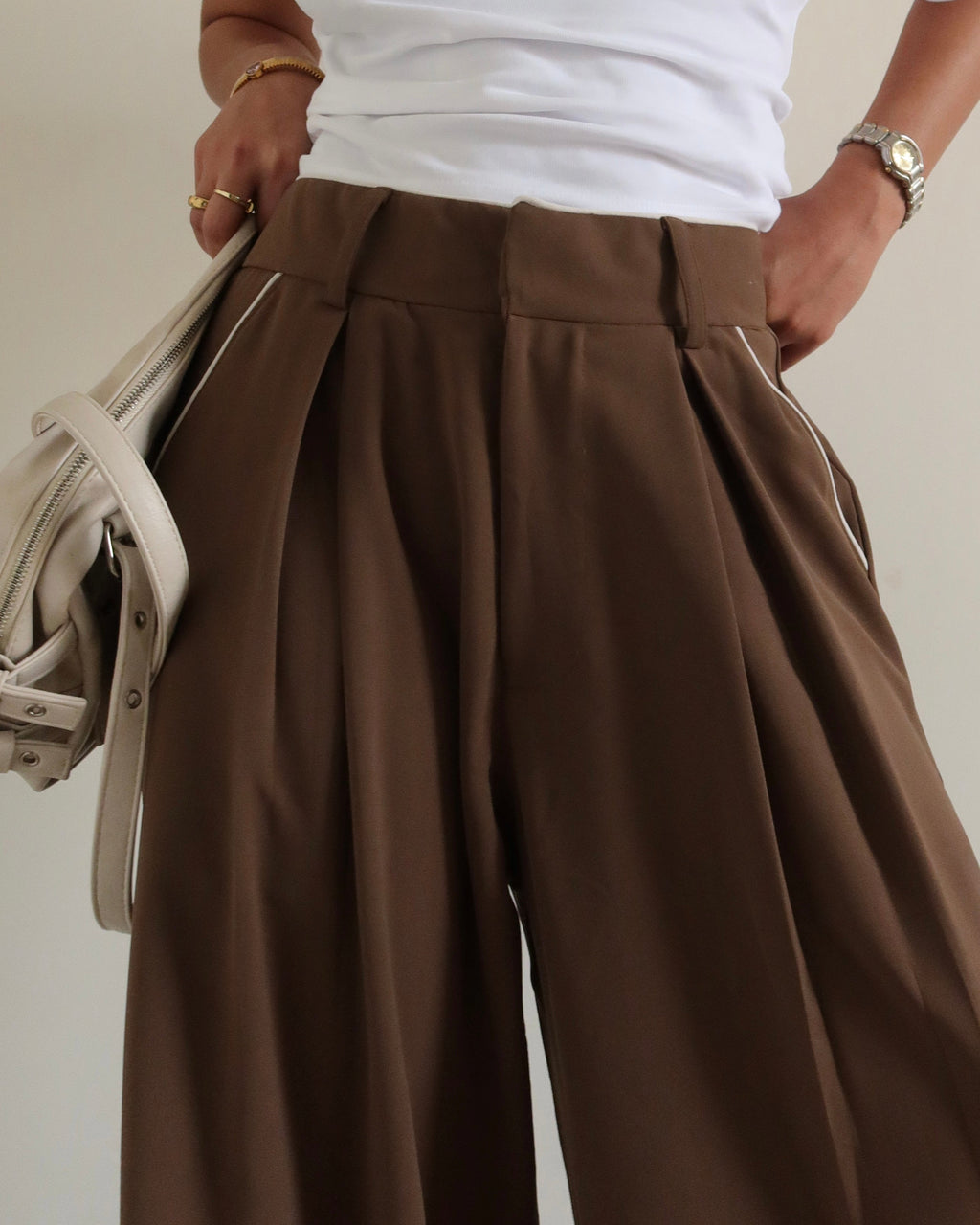 RǏWYÑ | Outline Pleats Pants