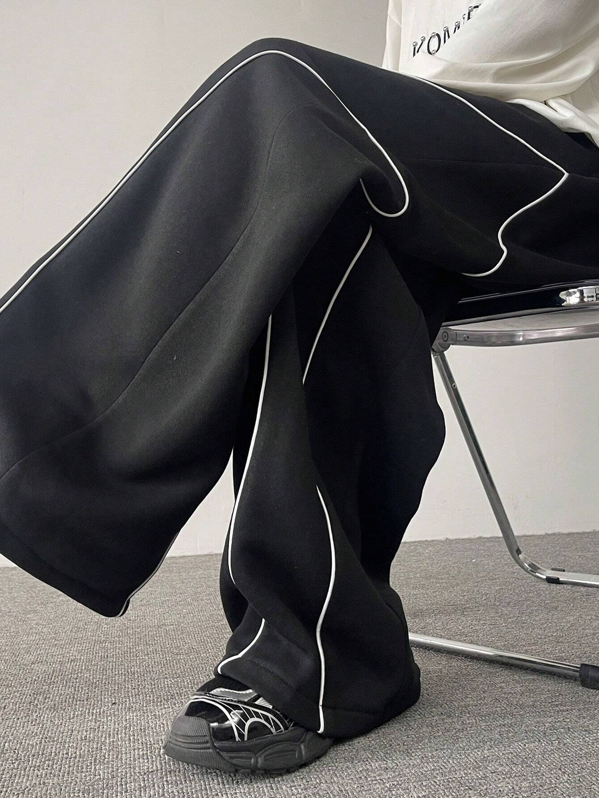 RIWYN Contrast Curve Baggy Joggers