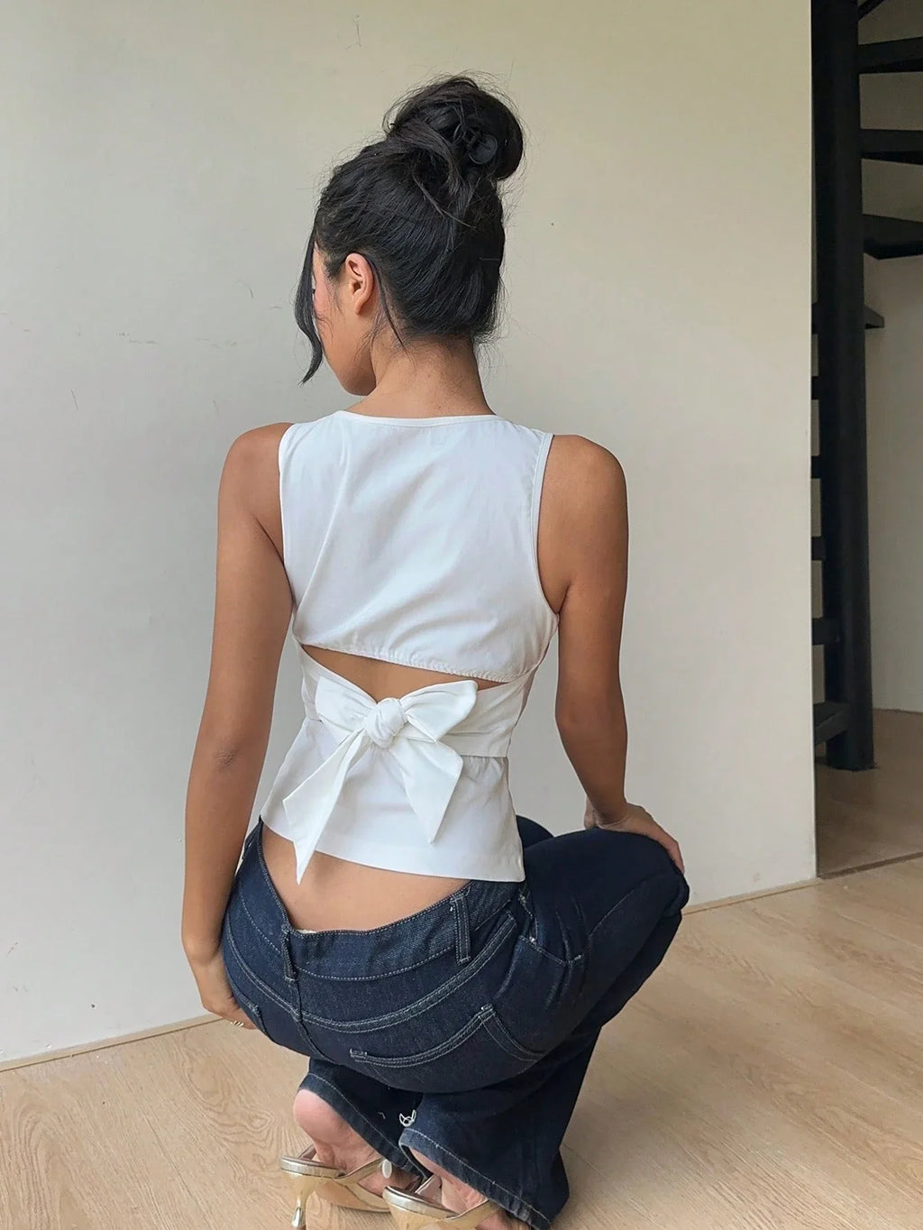 RǏWYÑ | Peek and Tie Backless Top