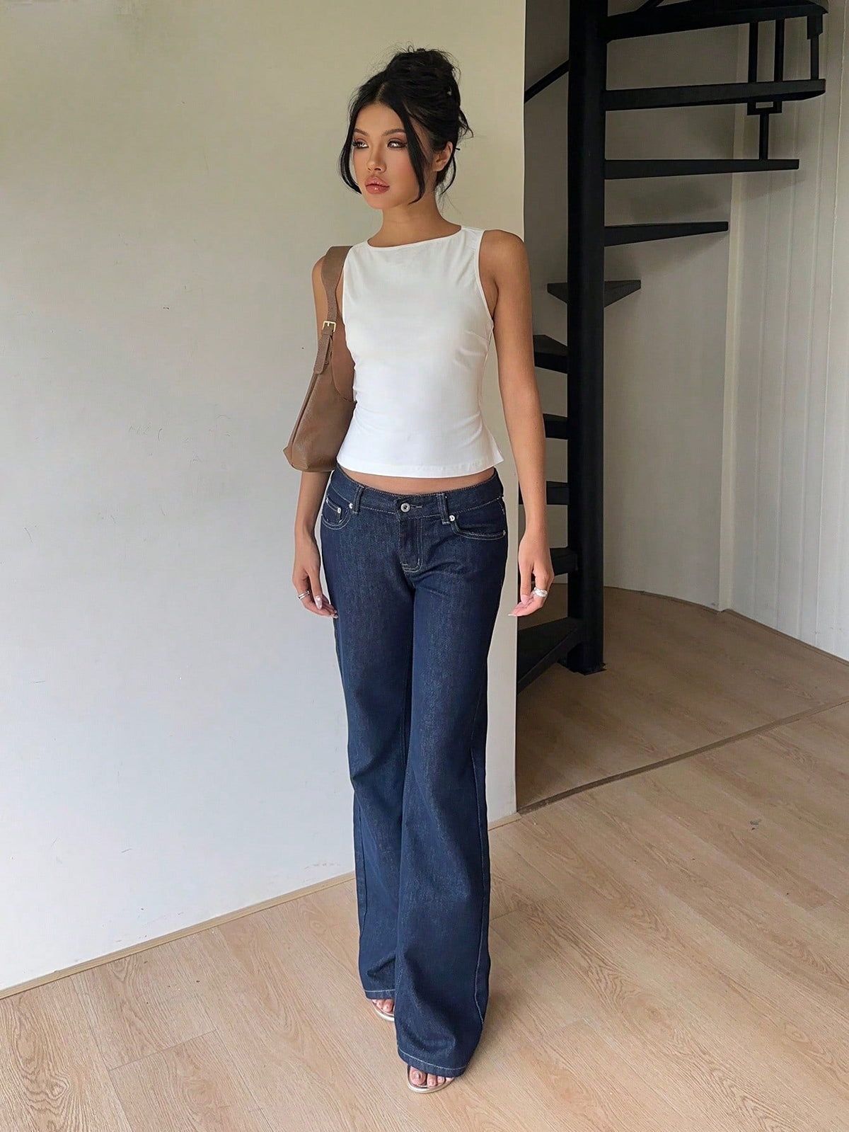 RǏWYÑ | Peek and Tie Backless Top